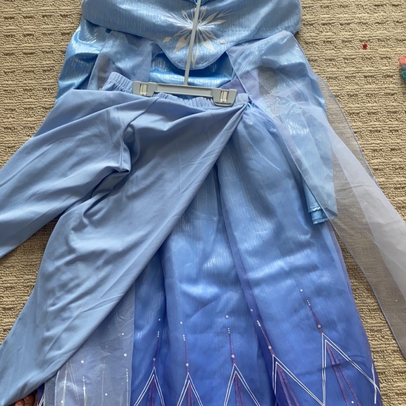 Disney store Elsa Halloween costume 9/10 - Picture 4 of 4
